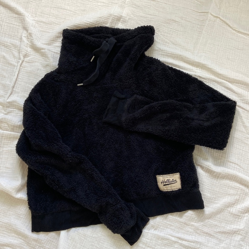 Hollister Cropped Sweater